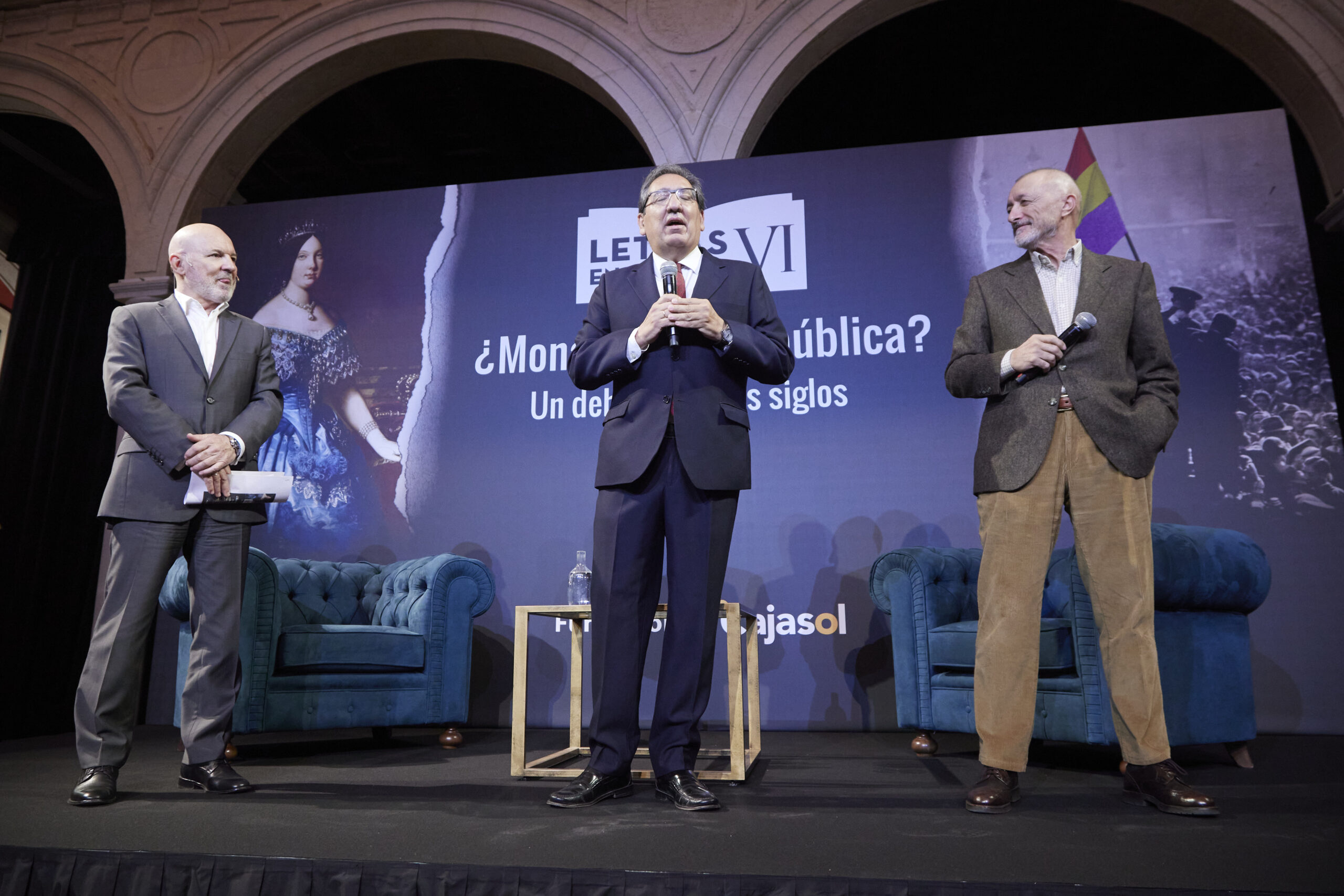 Comienza en Sevilla 'Monarquía o República' para lograr «una sociedad más tolerante»