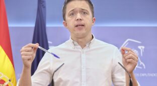 Errejón alerta de que el Gobierno «se lleva sustos» cuando deja todo para última hora