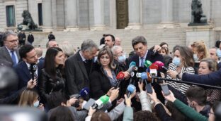 Las familias de Marta Calvo y Diana Quer imploran a los partidos que apoyen prisión permanente