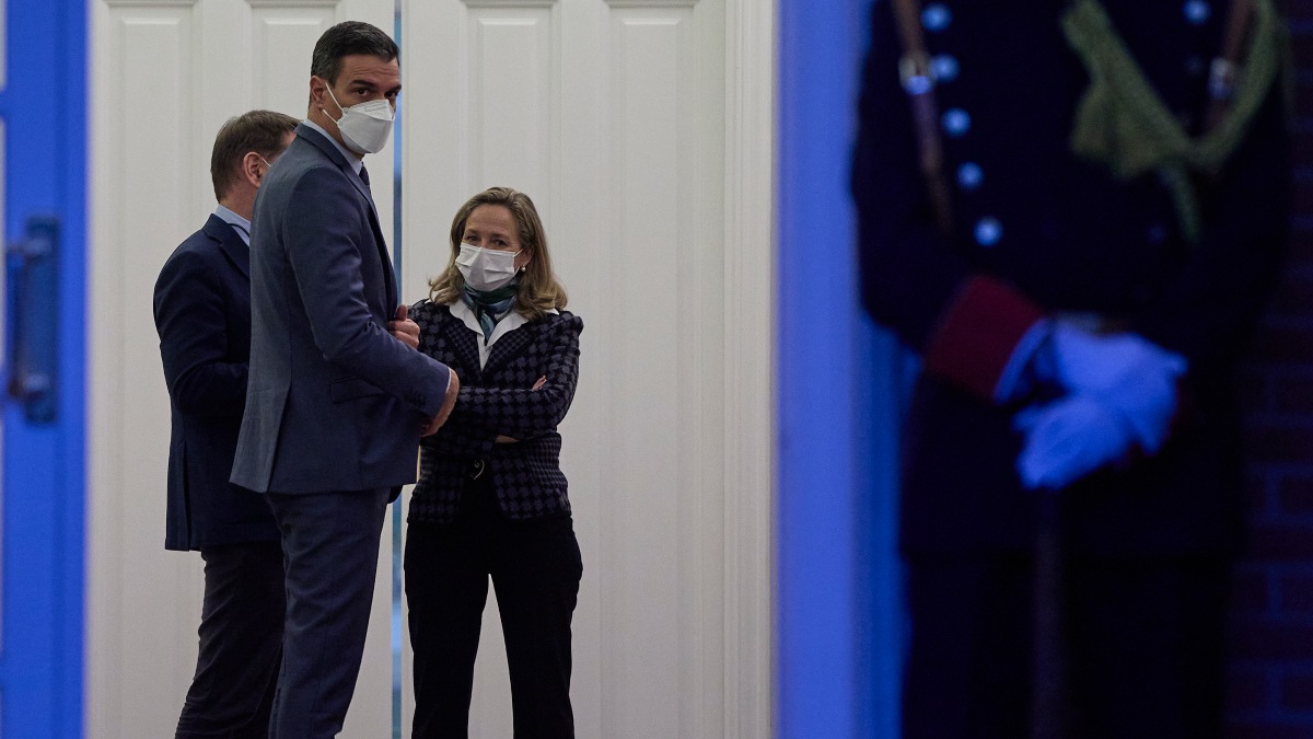 Sánchez intervino para frenar a Calviño y dar la razón a Podemos con el tope del gas a 30 euros
