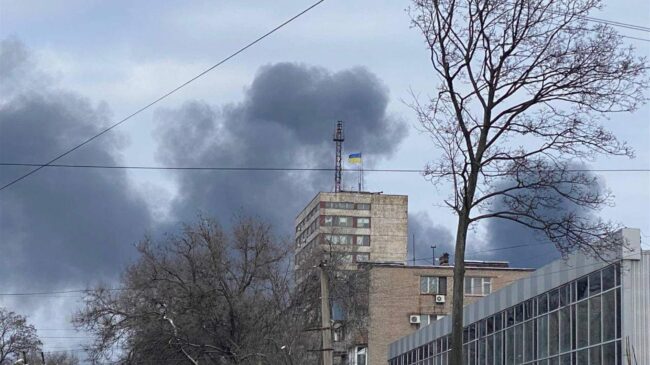 Ucrania denuncia el bombardeo de una escuela de arte de Mariúpol donde se refugiaban 400 personas