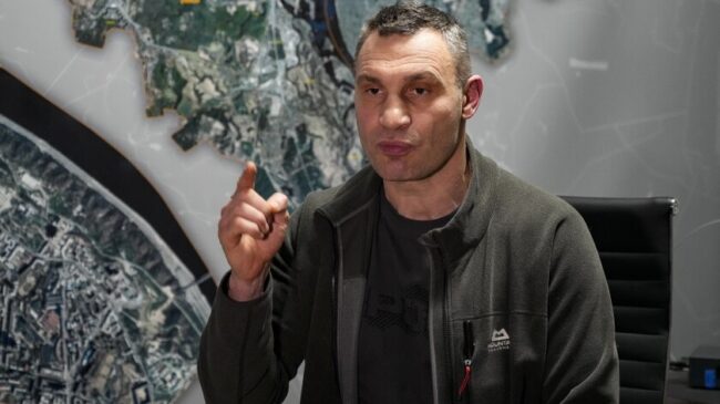 El alcalde de Kiev llama a la población a "no rendirse" ante la inminente agresión de las tropas rusas