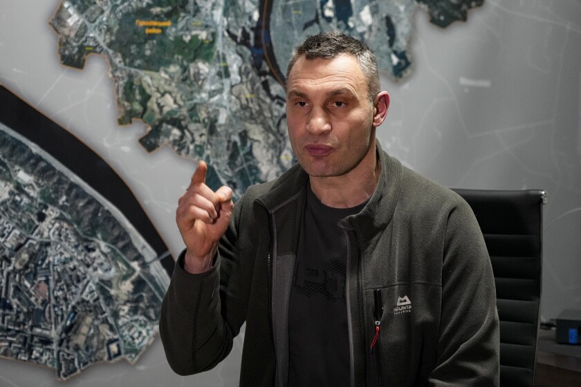 El alcalde de Kiev llama a la población a «no rendirse» ante la inminente agresión de las tropas rusas