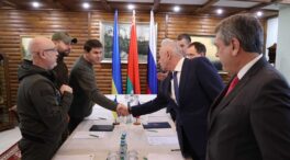 Ucrania y Rusia acercan posturas, pero Kiev denuncia que los bombardeos siguen