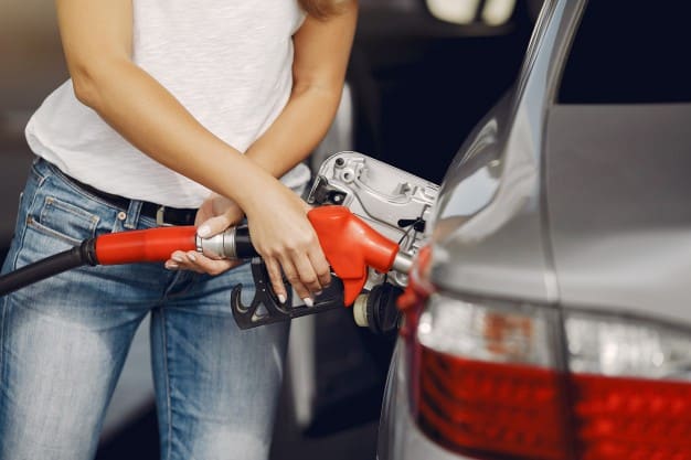 Los carburantes, en máximos: llenar el depósito de gasolina cuesta más de 88 euros y de gasóleo supera los 82 euros