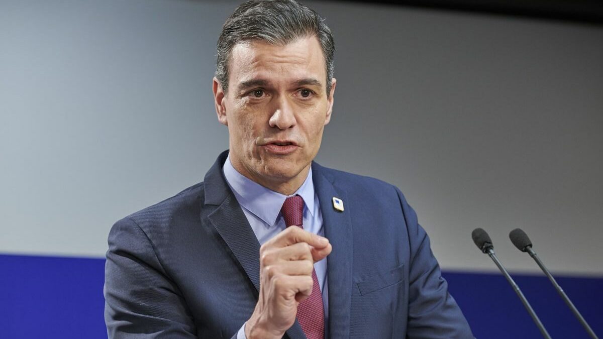 Sánchez anuncia una bajada de 20 céntimos por litro en el precio de los carburantes, entre otras medidas
