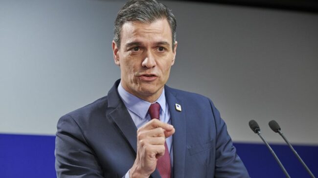 Sánchez anuncia una bajada de 20 céntimos por litro en el precio de los carburantes, entre otras medidas