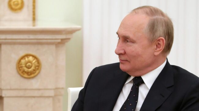 Putin ni se inmuta ante la "agresión" de las sanciones y asegura que la economía rusa tiene ingresos y solidez para mantenerse
