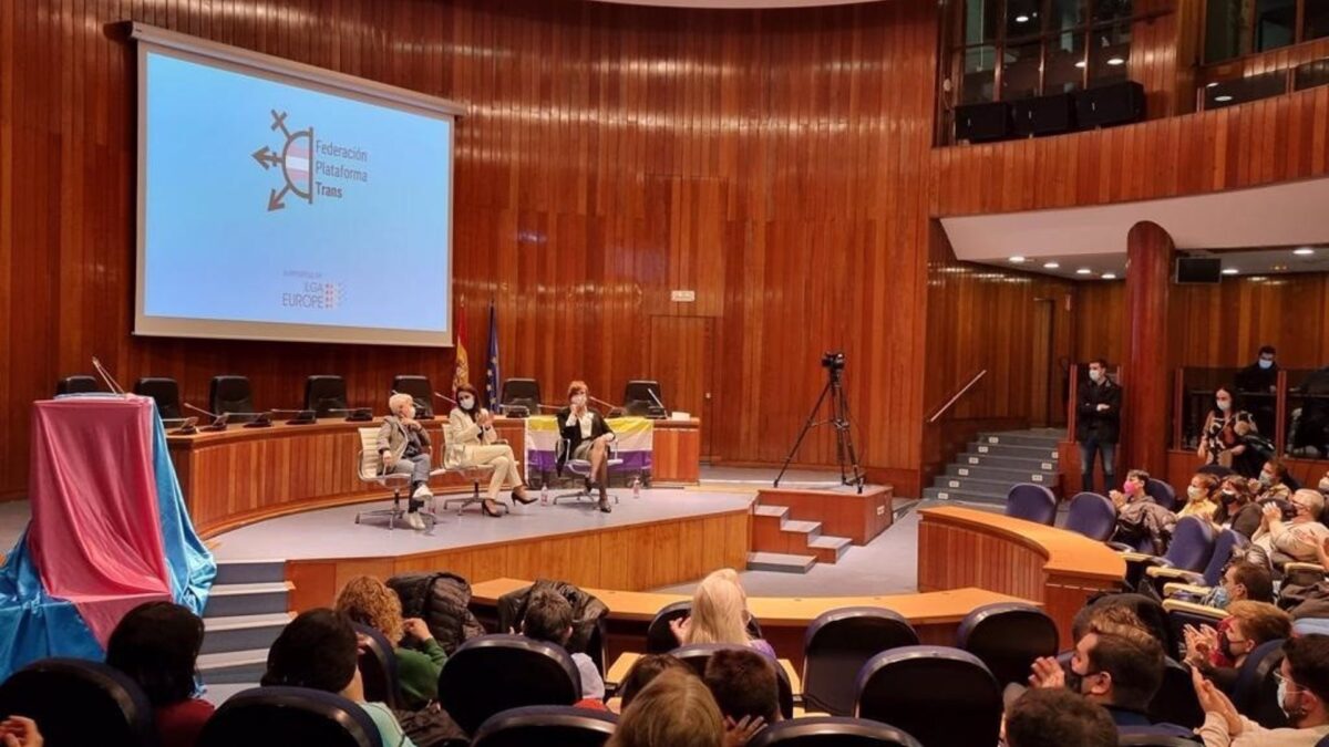 Irene Montero se compromete a que la ‘ley trans’ llegue al Congreso «antes de verano»