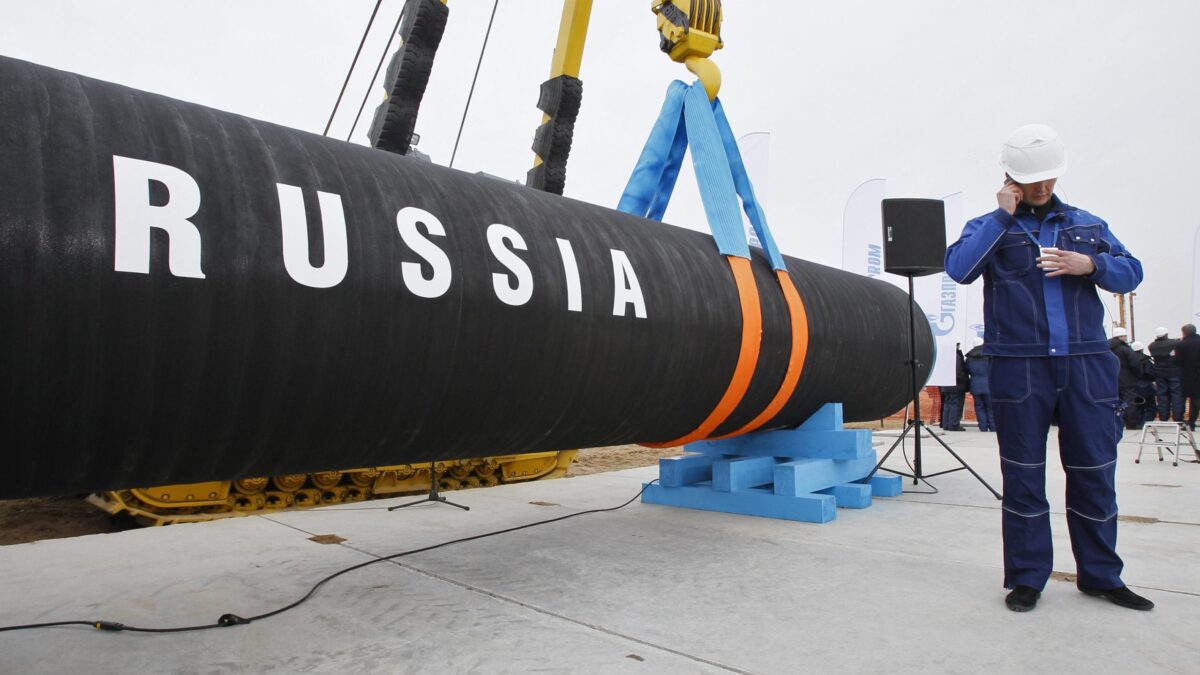 La UE podría recortar en más de un tercio sus compras de gas ruso en un año