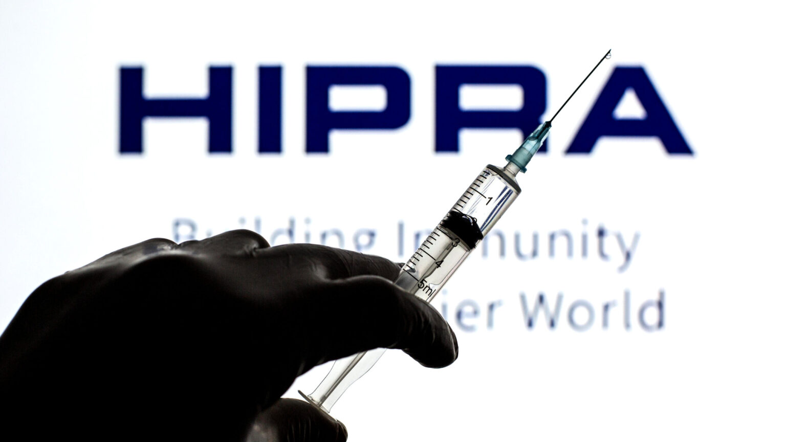 Hipra prevé comercializar en junio la primera vacuna española contra la covid