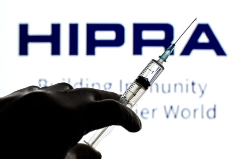 Hipra prevé comercializar en junio la primera vacuna española contra la covid