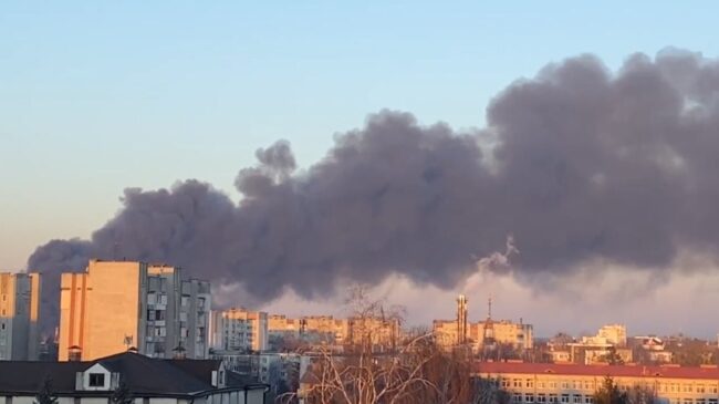Ucrania denuncia nuevos bombardeos en Kiev y en Leópolis, cerca de la frontera con la OTAN