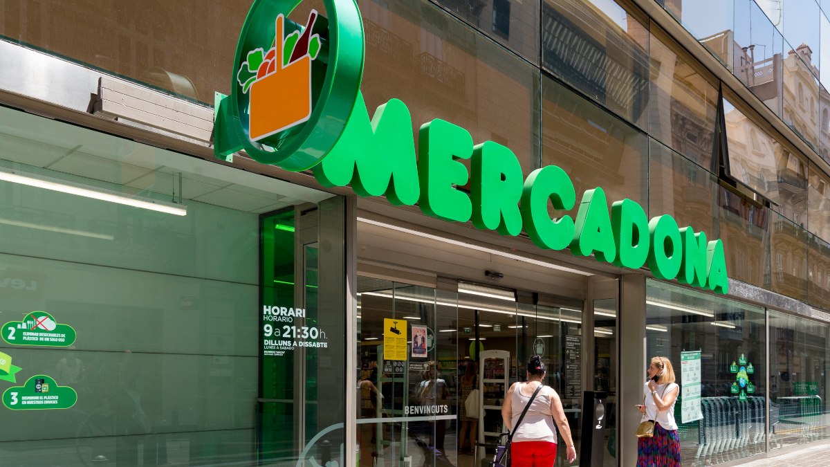 Mercadona consolida su liderazgo desde enero lanzada por la inflación y los transportistas 