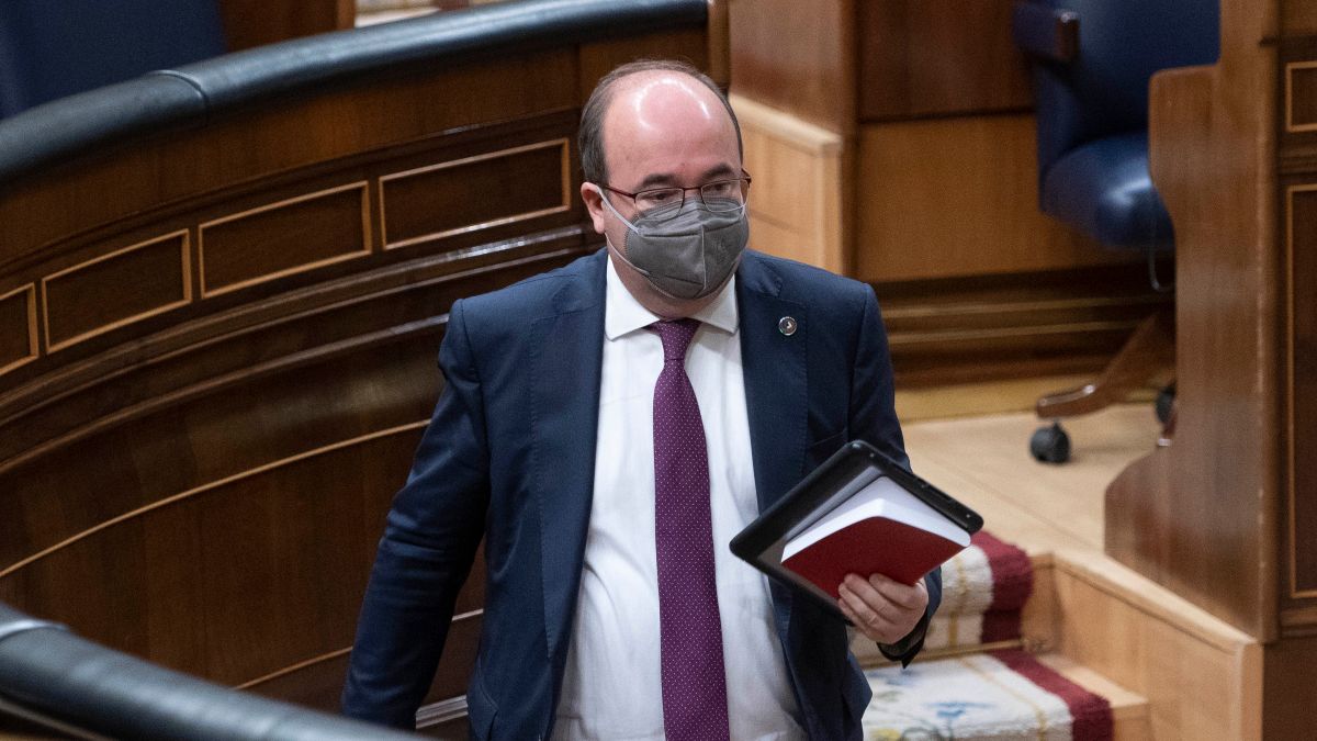 Iceta admite que la Mesa de Diálogo con el Govern abordará la protección del catalán
