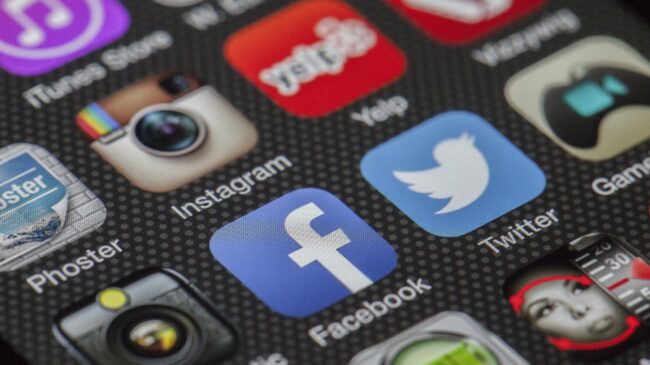 Rusia bloquea el acceso a Twitter y Facebook en el país