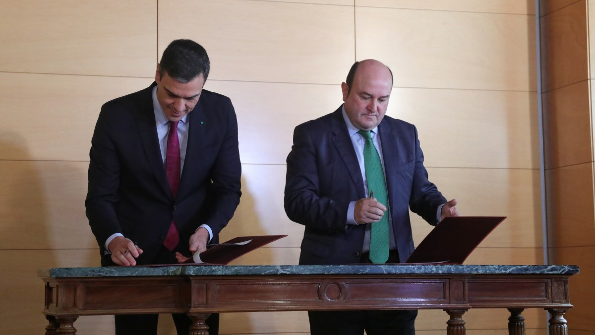 El PNV exige a un «lento» Sánchez que «arranque de una vez» con las medidas