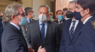 Zapatero sí saluda al presidente de las Cortes de Castilla y León