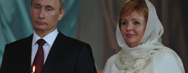 Las humillaciones que tuvo que soportar la mujer de Putin (y no es la única)
