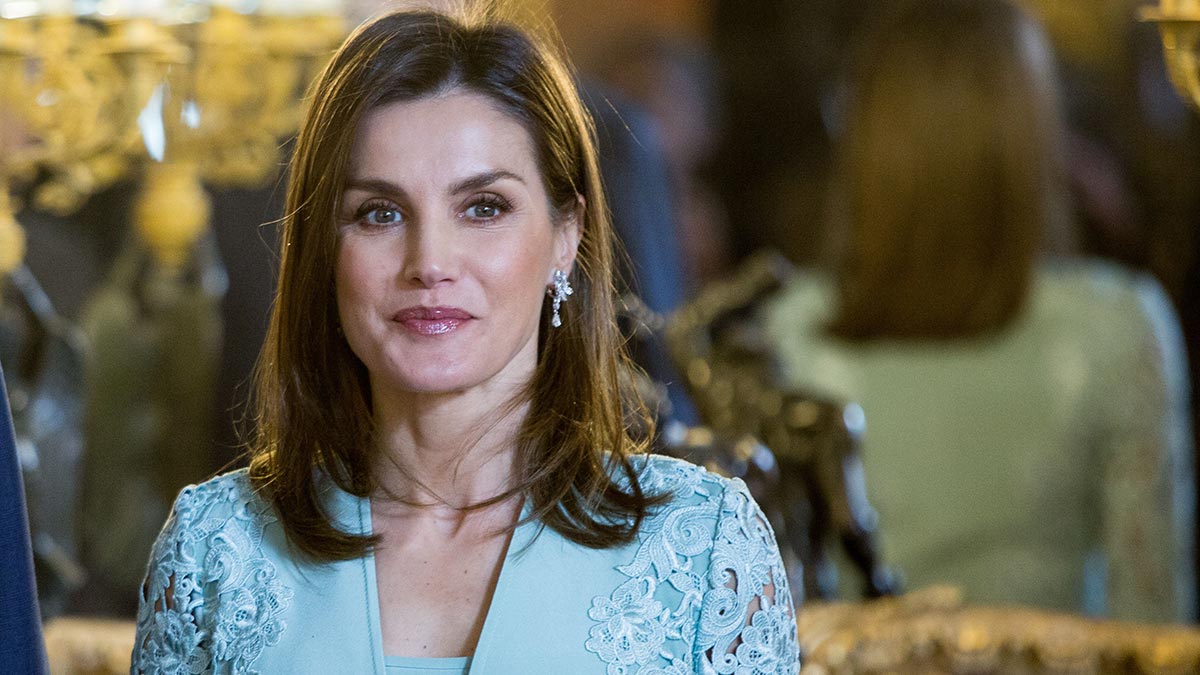 Aliexpress vende de saldo un vestido falso de la reina Letizia