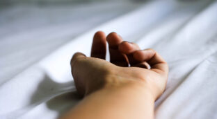 Trucos para excitar a una mujer madura en la cama y reavivar su deseo sexual