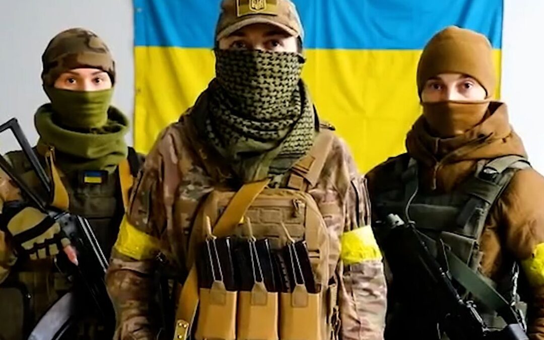 (VÍDEO) El particular 8M de un grupo de mujeres ucranianas: «Dispararemos a los rusos como a perros rabiosos»