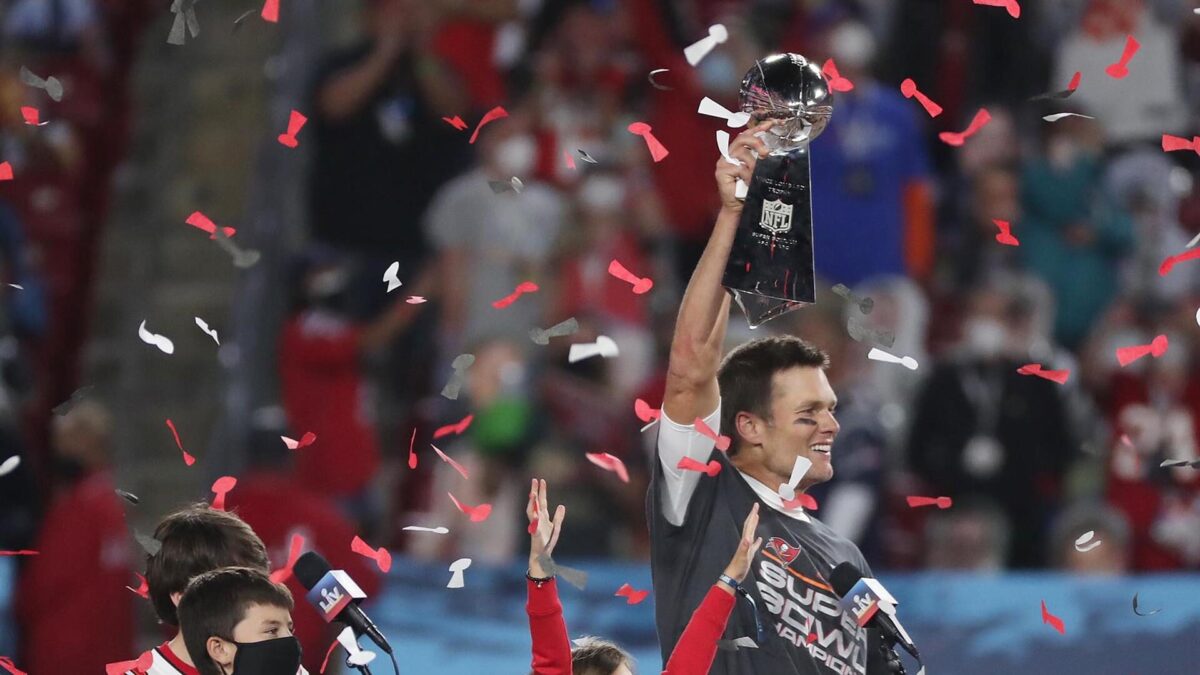 Tom Brady cambia de opinión y no se retira: «Mi sitio aún está en el campo»