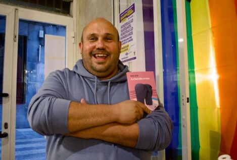 Raúl Solís: «El feminismo antitrans bebe de la ultraderecha»