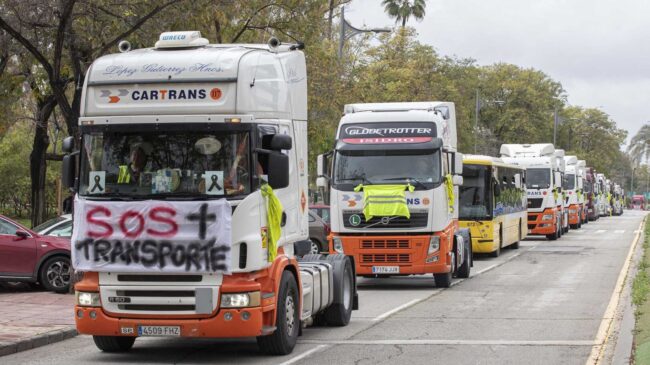 La huelga de transportistas sigue en marcha entre la normalización en la que confía el Gobierno y la preocupación del sector alimenticio