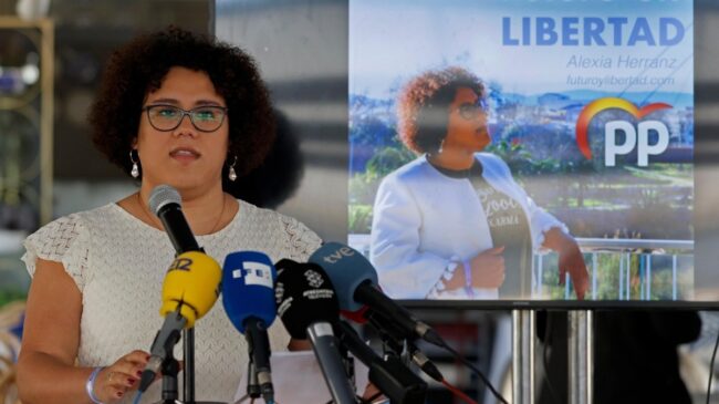 Una mujer transexual del PP de Gandía se postula contra Feijóo para presidir el partido