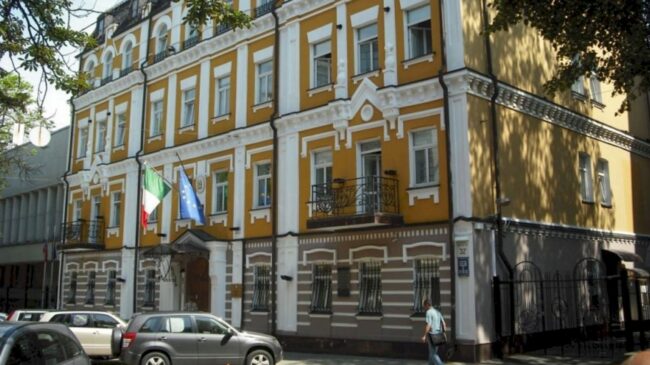 Las autoridades ucranianas informan de la reapertura de diecisiete embajadas en Kiev