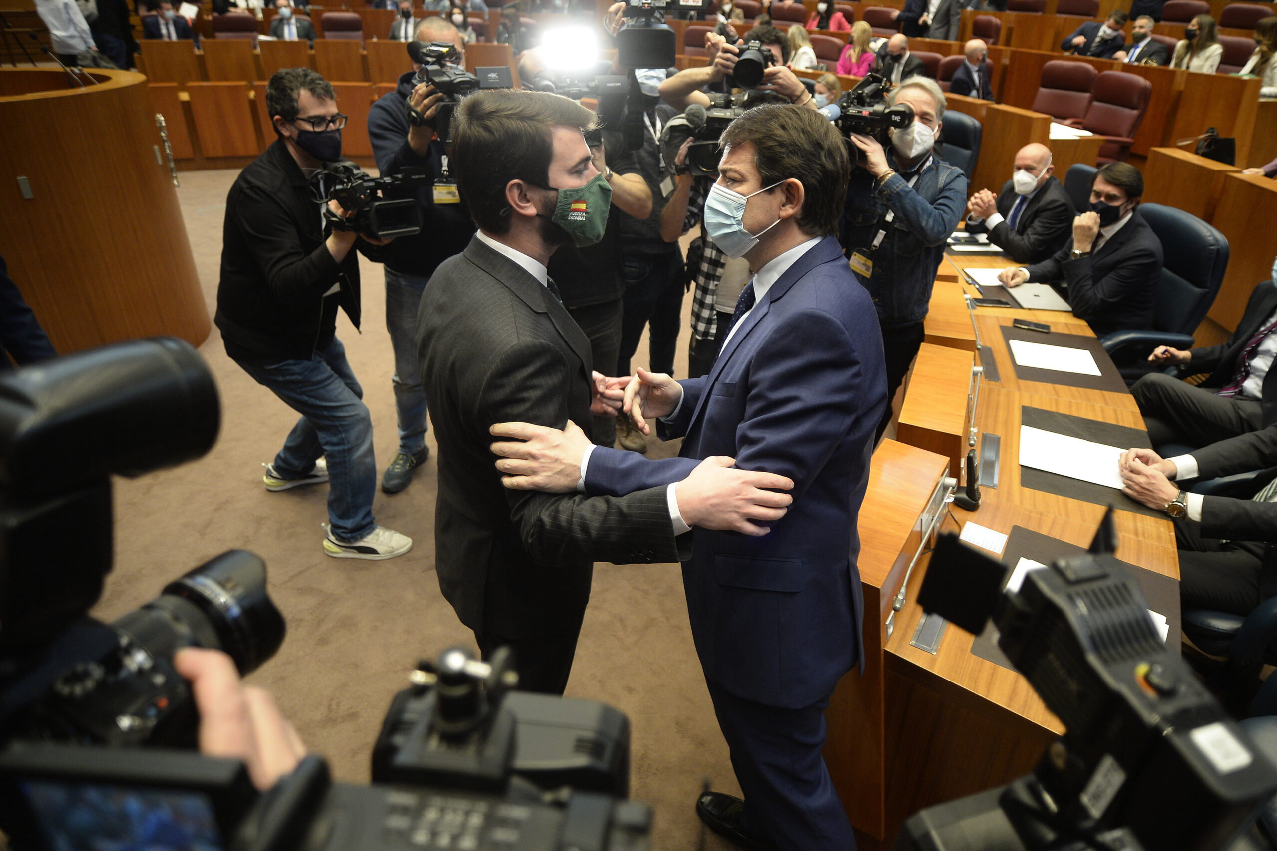 Abascal y Ana Pastor encabezan la representación política nacional