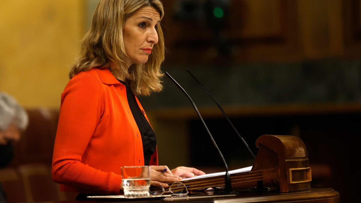 ‘La dama roja’, la primera biografía de la política mejor valorada del actual Gobierno de coalición