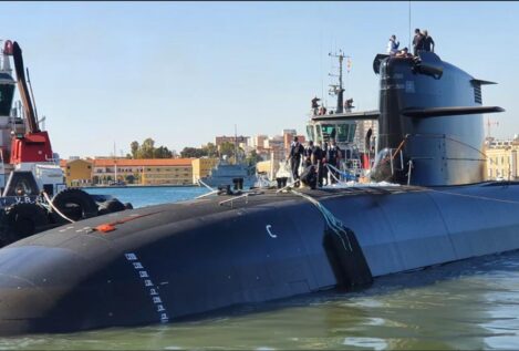 Robles asegura que los submarinos S-80 ponen a la Armada «entre las primeras del mundo»