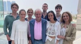 El entorno de Juan Carlos I envía una nueva foto de la visita a Abu Dabi tras las críticas recibidas en redes sociales