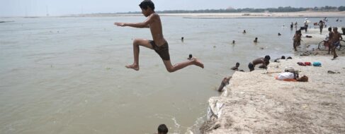 India declara el estado de alerta por una ola de calor sin precedentes en el norte del país