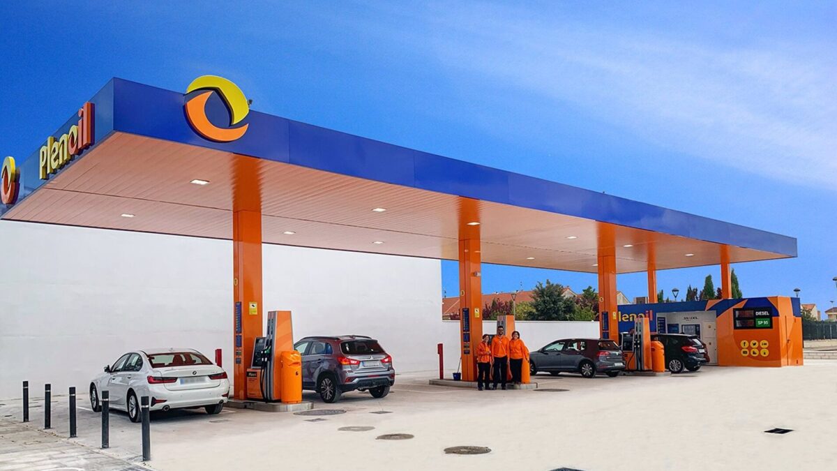 Las gasolineras ‘low-cost’ plantean denunciar al Gobierno por el descuento de los carburantes