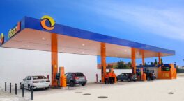 Las gasolineras 'low-cost' plantean denunciar al Gobierno por el descuento de los carburantes