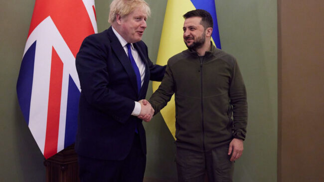 Boris Johnson viaja por sorpresa a Kiev para apoyar a Zelenski
