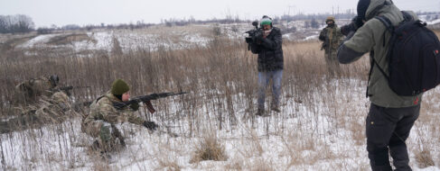 Un equipo de RNE sale ileso tras ser alcanzado por un proyectil ruso de artillería en Ucrania