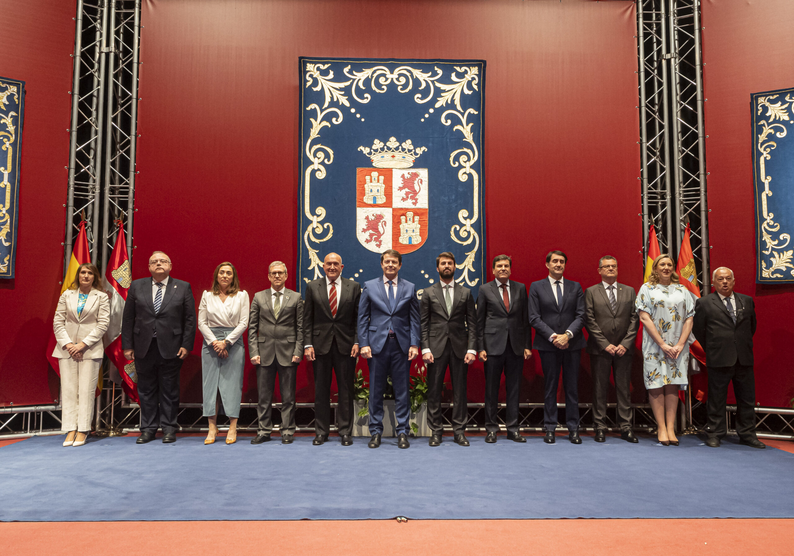 Los consejeros y el vicepresidente de la Junta de Castilla y León optan por jurar sus cargos