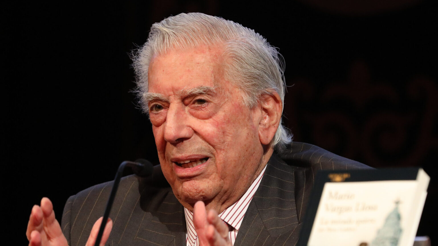 Mario Vargas Llosa, ingresado por coronavirus