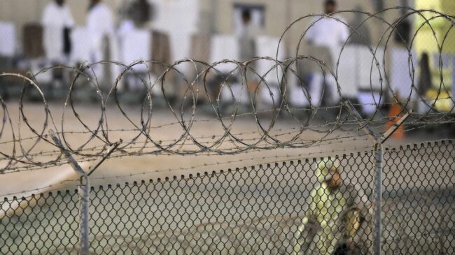 EEUU repatría a Argelia a un preso que llevaba casi 20 años en Guantánamo