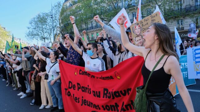 Miles de manifestantes salen a la calle contra la ultraderecha en Francia
