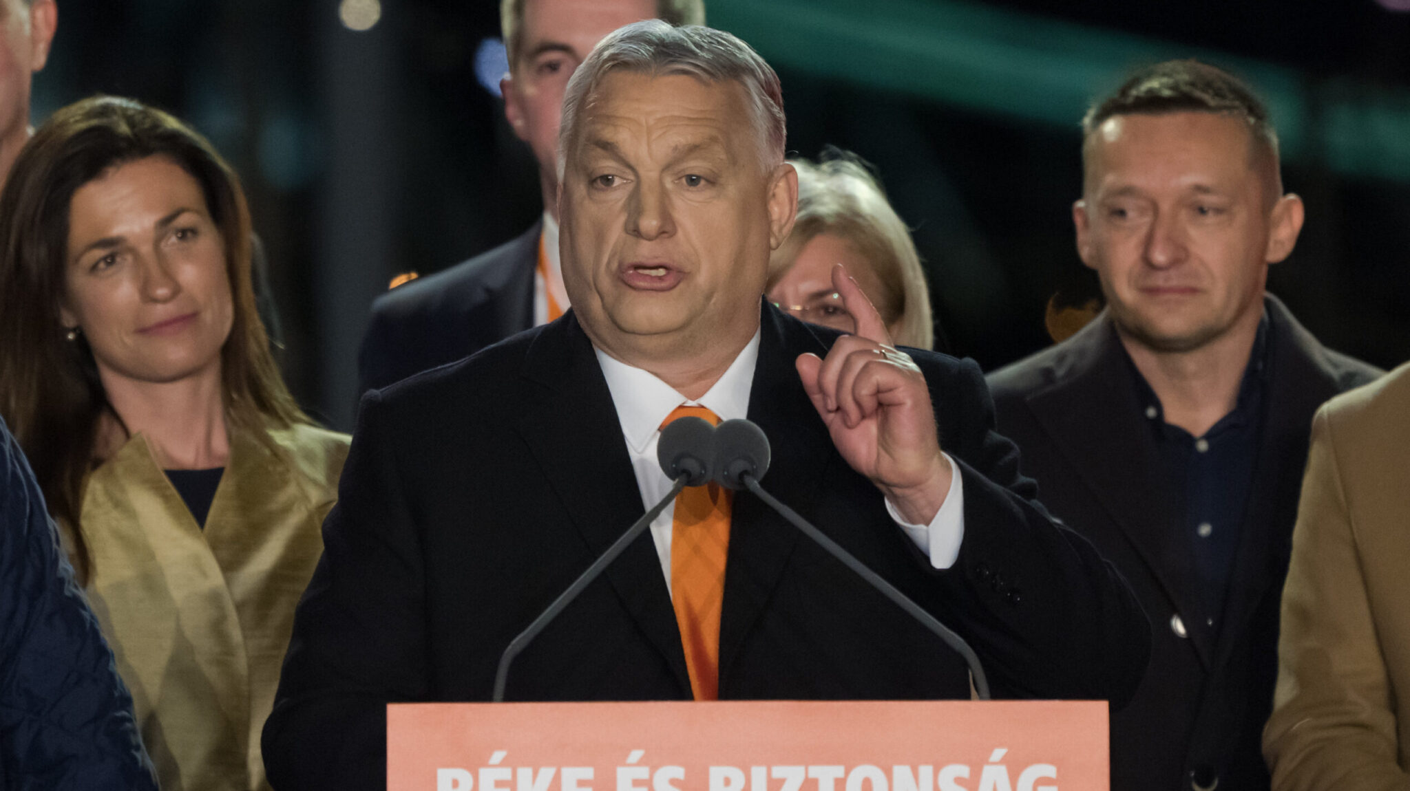 Hungría contradice la posición de Bruselas y acepta pagar el gas en rublos como exige Rusia
