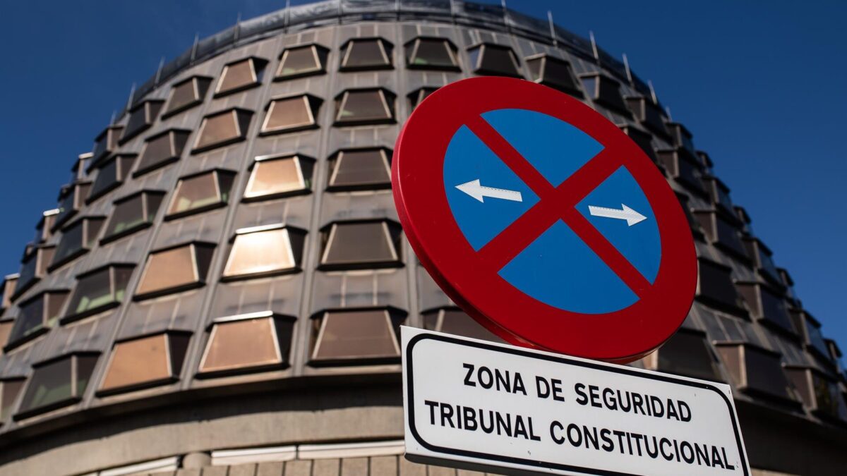 El Constitucional acepta los recursos de PP y Vox contra el traspaso del Ingreso Mínimo Vital a País Vasco y Navarra