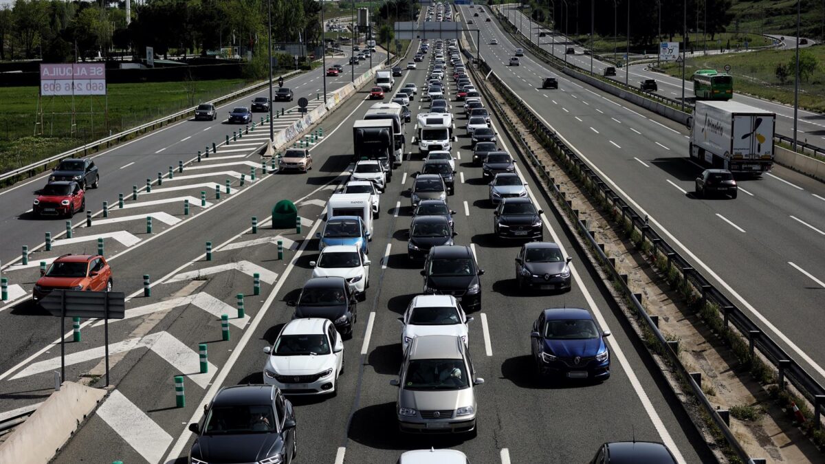 Varios siniestros causan atascos en distintas carreteras en las primeras horas del puente