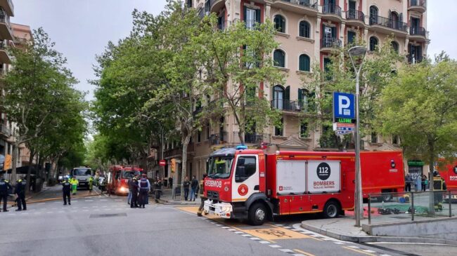 Cuatro heridos y ocho fincas afectadas por un incendio en Barcelona