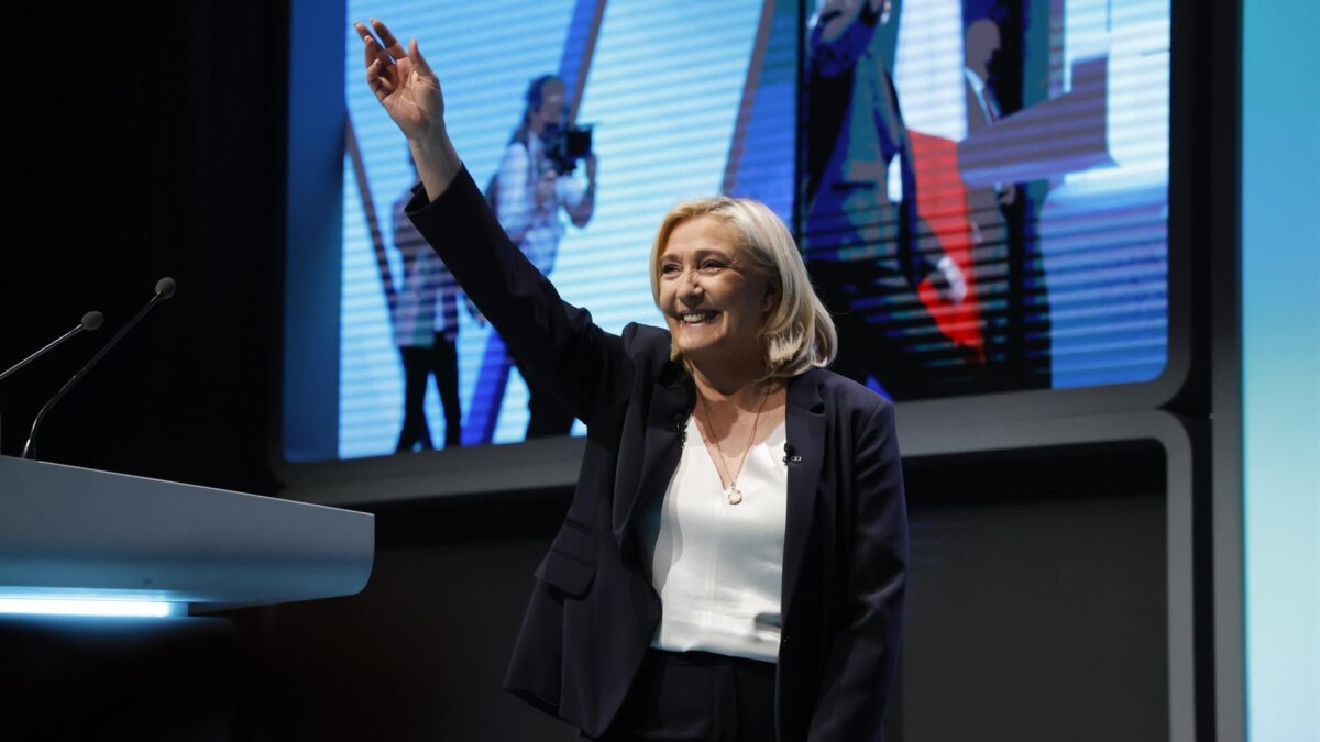 Le Pen promete «poner en orden Francia en cinco años» y recibe el respaldo de Zemmour