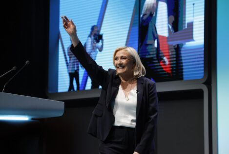 Le Pen promete «poner en orden Francia en cinco años» y recibe el respaldo de Zemmour